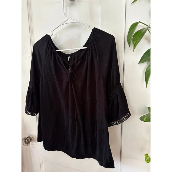 Old Navy Women’s size medium black blouse - Picture 2 of 7